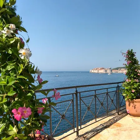 Ploce Sleeps 12 Pool Air Con Wifi