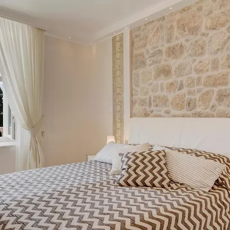 Ploce Sleeps 12 Pool Air Con Wifi Villa